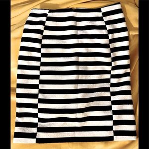 Ann Taylor Black & White Striped Jacquard Pencil Straight Skirt Size 8
